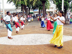 Mateada “Por las niñas y niños de Rivera” en la Plaza Flores