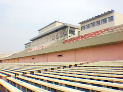 Chau al estadio: Los clubes prefieren volver a las canchas de los clubes