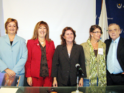 Sras. Lilián Kechichián, Olga Sanchez, Estela De Frutos y Alma Gallup, e Ing. Agr. Abilio Briz, en ocasión de la presentación de la tercera edición del Salón de Vino, en la ciudad de Montevideo