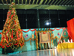 El hall de la Intendencia Municipal de Rivera luce una hermosa decoración