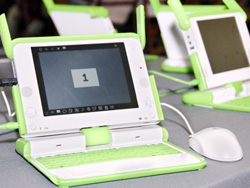 Liceo Nº 1 “Dra. Celia Pomoli” cita a alumnos a retirar computadoras OLPC