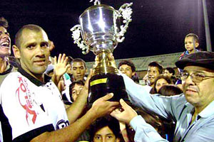 El decano festejó sus 107 años lleno de orgullo y emoción