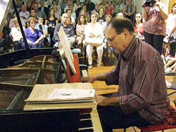 Concierto de Peter Domínguez la Sala Cultural de ANTEL