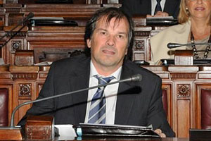 Diputado Sander destacó modificaciones al sistema tributario aunque criticó lentitud