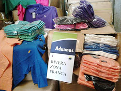 Aduanas decomisa en Rivera más de 18.000 prendas falsificadas
