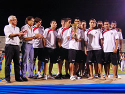 Danubio conquistó la Copa de Honor con dos goles en la hora de finalizar