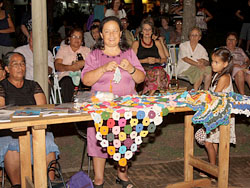 Acto de homenaje a la mujer en Plaza Flores