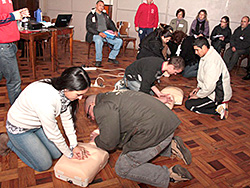 Cruz Roja realizó un curso de primeros auxilios en el Club Uruguay