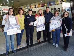 Reparten materiales concientizando contra la violencia doméstica