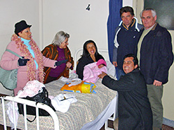 Comité de Damas de la Lista 15 entregó ajuares en el Hospital