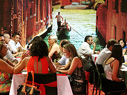 Las noches temáticas del hotel Rivera Casino & Resort han resultan un éxito