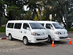 El proyecto Viví Mejor recibió dos minibuses para quince pasajeros