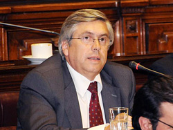 Viera será recibido por la Comisión de Hacienda y presentará moción para interpelar a Ministra