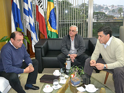 Intendencia Departamental e Instituto del Niño y Adolescente del Uruguay firman dos importantes convenios