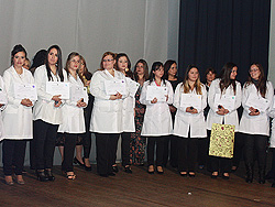 Acto de colación de grado del Instituto de Formación Docente, en el Teatro Municipal