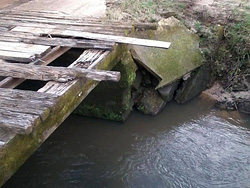 Inquietud de vecinos de Paso del Barbudo por condiciones precarias de puente