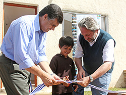 Intendencia y MVOTMA entregaron viviendas y firmaron nuevo convenio para Cerro del Estado