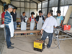 Intendencia lleva adelante programas de capacitación de mano de obra en diversos barrios de la ciudad