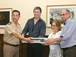 Regimiento de Caballería Nº 3 realizó entrega de material cartográfico a escuelas