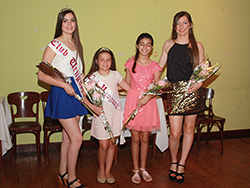 Morocha, cabellos oscuros y simpática; es la soberana infantil del Club Uruguay