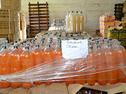 Merenderos y comedores beneficiados por donación de empresa de refrescos