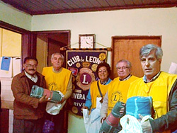 El Club de Leones Rivera Chico entregó cuarenta frazadas