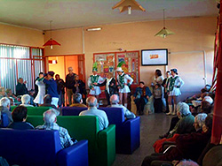 Entre obsequios, tango, lágrimas y aplausos: Un día diferente en el Hogar “María E. Pombo”