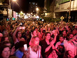 multitudinario show de Lucas Sugo