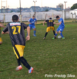 Peñarol faltó a la cita y no aprovechó la práctica, que ganó el Deportivo Colina en 69 minutos