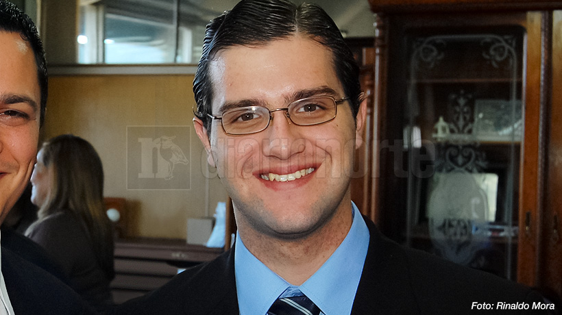 Lic. Santiago Esteves