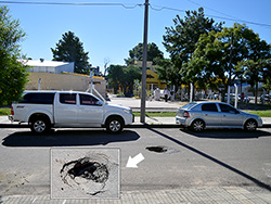 Pozo en el asfalto de San Martín preocupó a vecinos