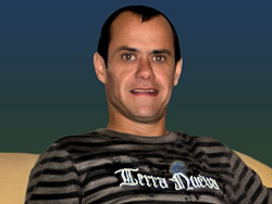 Periodista Oscar Gama